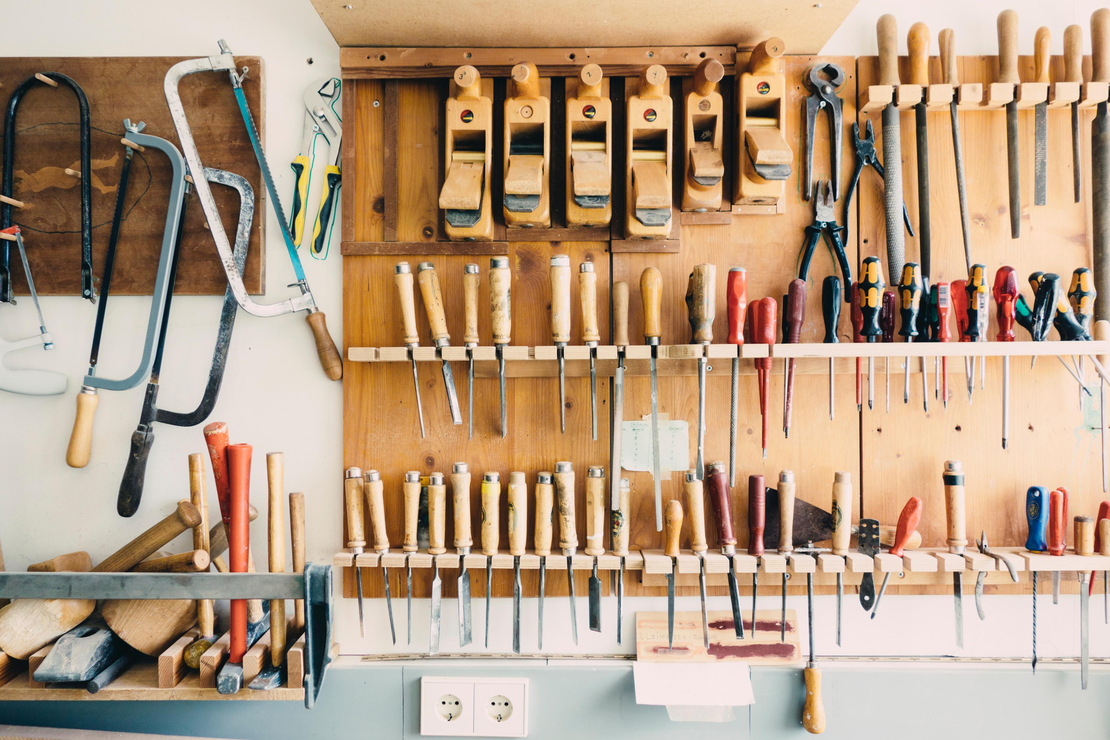 Tools to work on wood